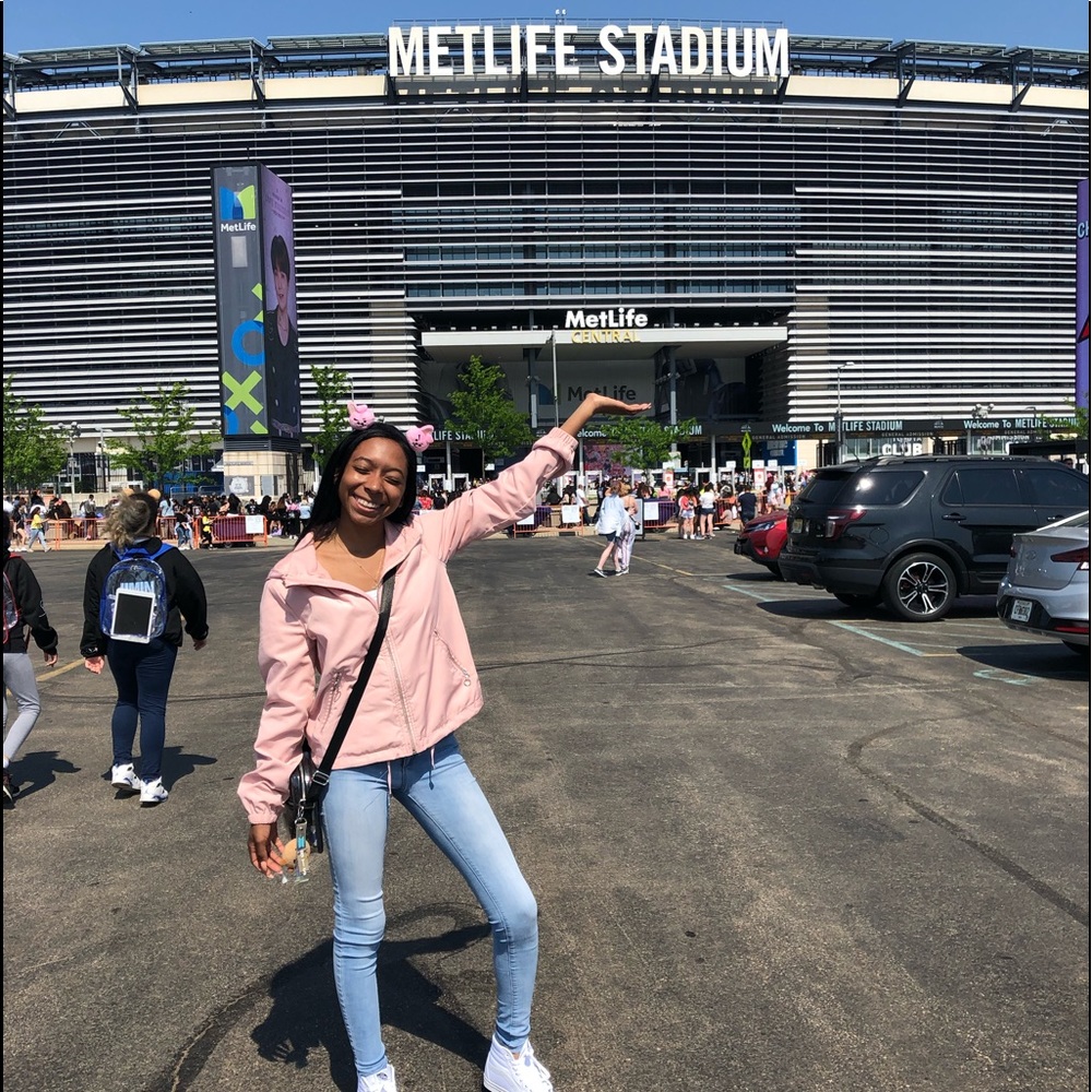 Meet your Posher, Johnnell